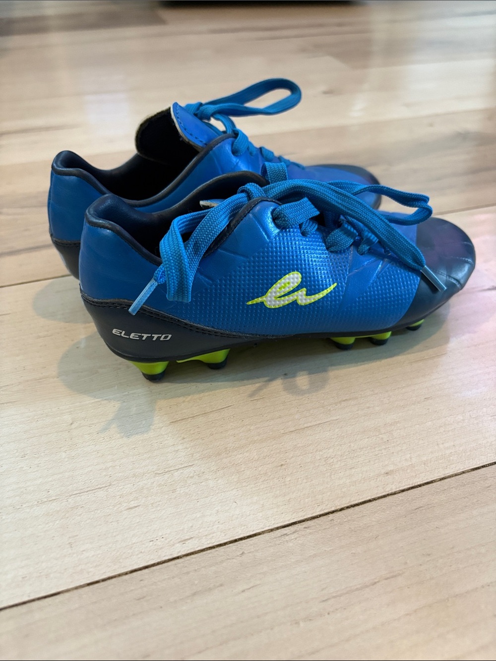Elleto Blue Soccer Cleats with Neon Accent s1